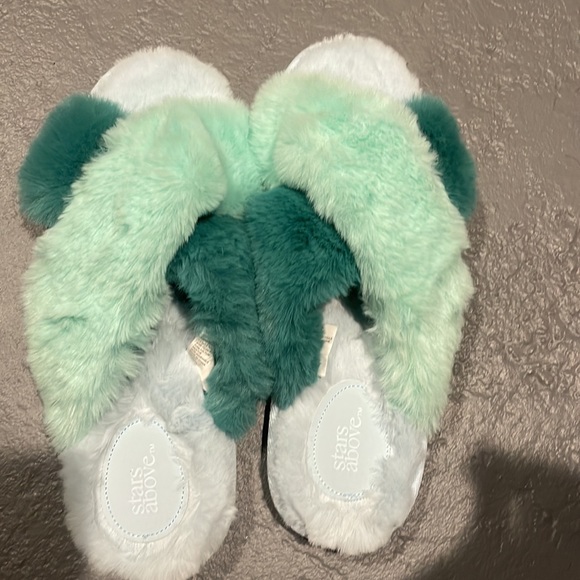 Slippers - Picture 2 of 4